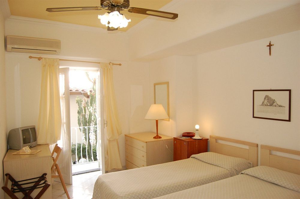 Hotel Villa Augustus Lipari (Isola Lipari) Exterior foto